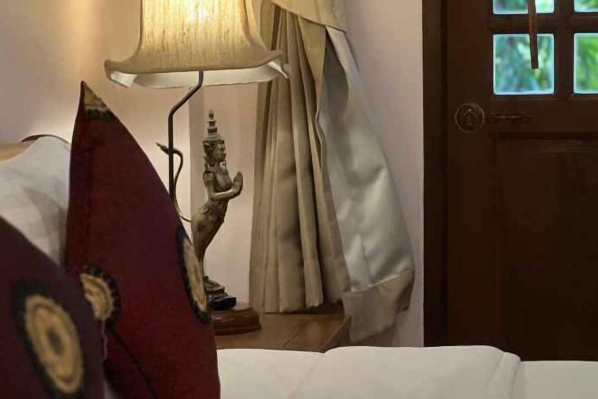 In-room safe, desk, free WiFi