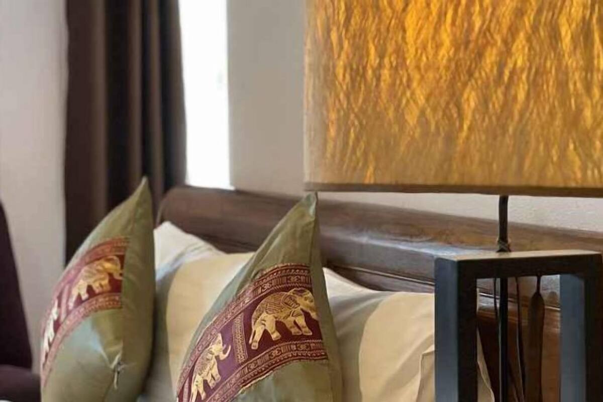 In-room safe, desk, free WiFi