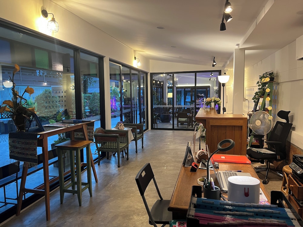 Pha Thai House by null