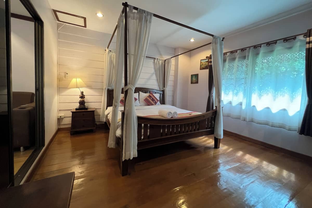 Large Double Room | Caja de seguridad en la habitación, escritorio y wifi gratis
