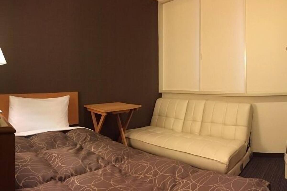 Zimmersafe, Schreibtisch, schallisolierte Zimmer, Bügeleisen/Bügelbrett