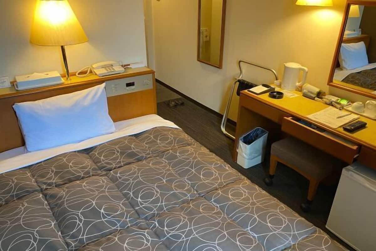 In-room safe, desk, soundproofing, iron/ironing board