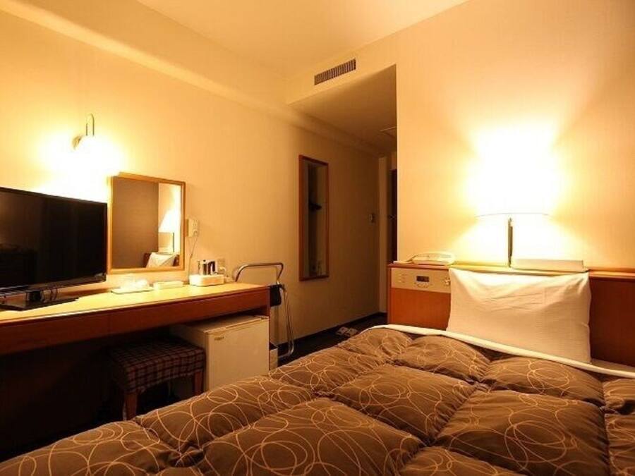 In-room safe, desk, soundproofing, iron/ironing board