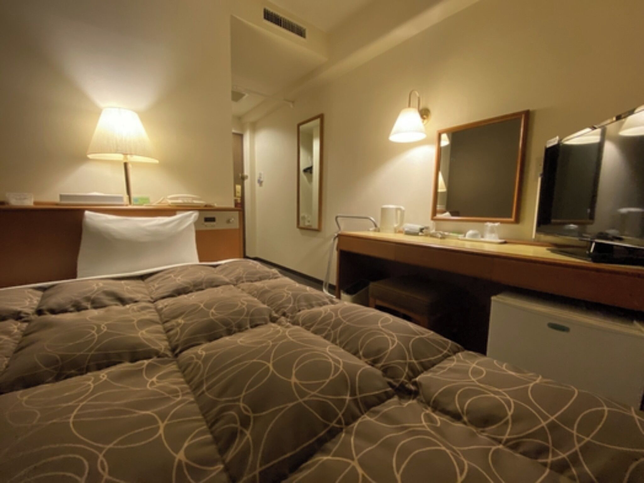 In-room safe, desk, soundproofing, iron/ironing board