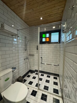 Shower, free toiletries, hair dryer, slippers - Cun Cuisine (Tainan)