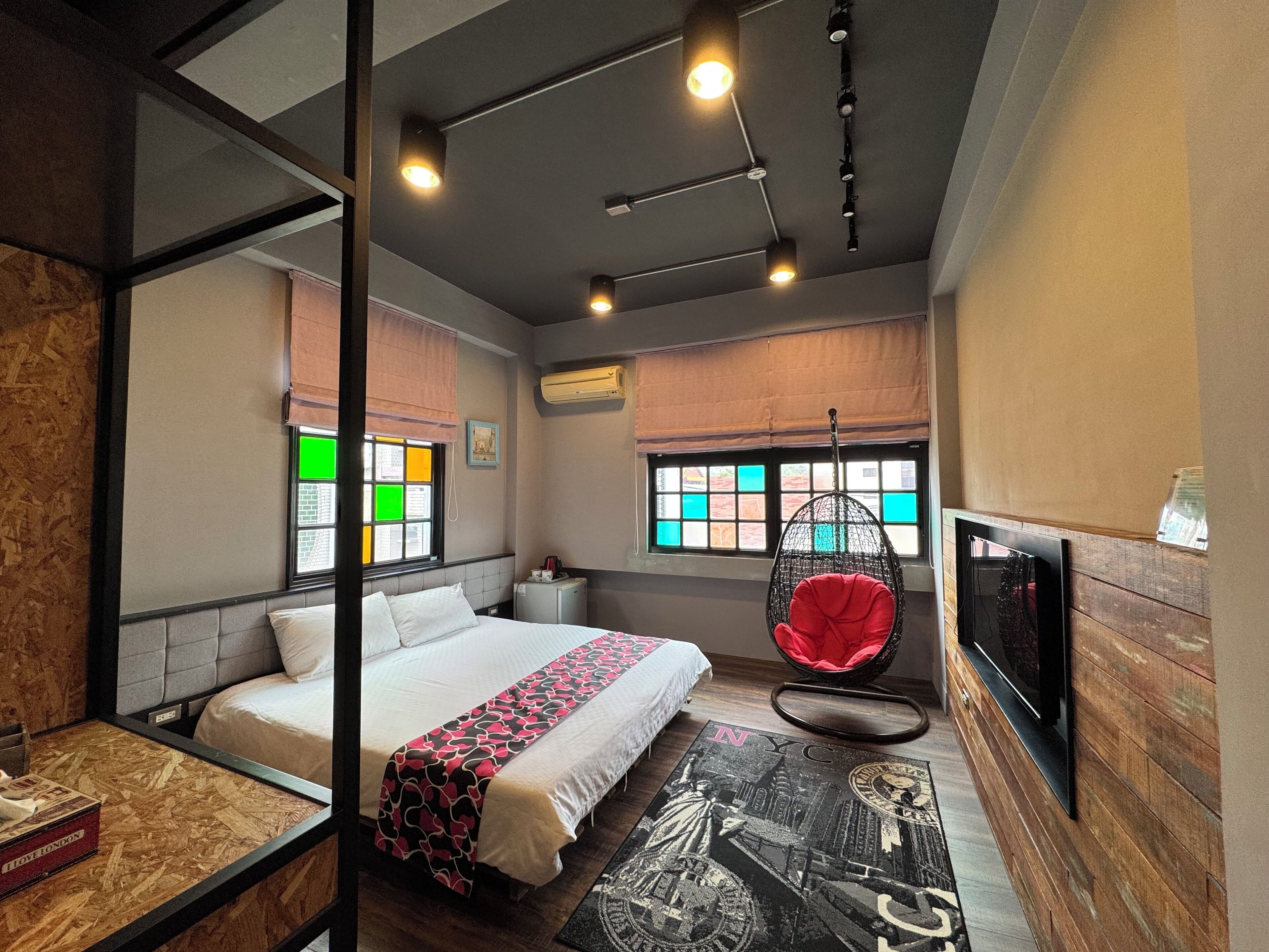 Schreibtisch, Zustellbetten, kostenloses WLAN, Bettwäsche