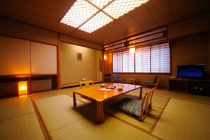 In-room safe, free WiFi - Suzukiya Ryokan (Shiroishi)