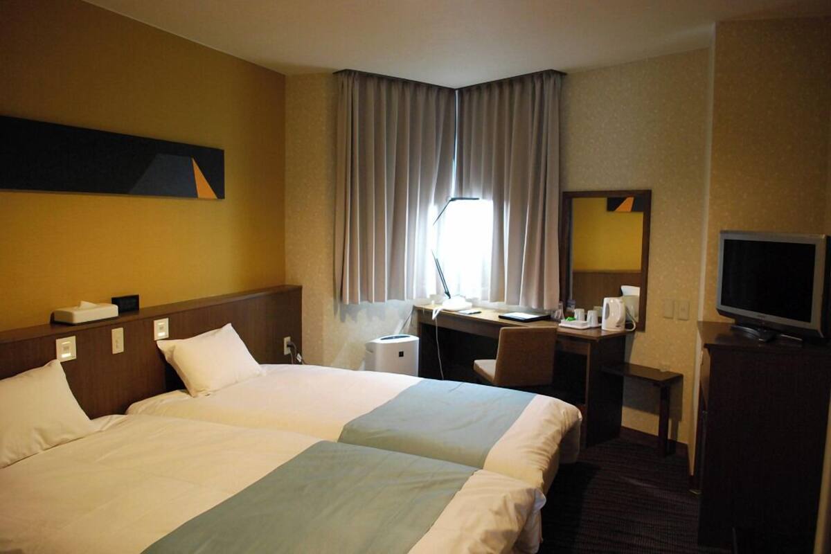 In-room safe, desk, iron/ironing board (on request), WiFi (free)