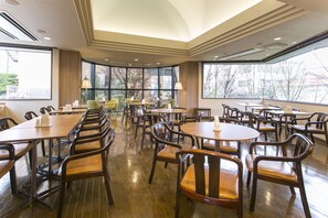 Free daily buffet breakfast - Fujisan Station Hotel (Fujiyoshida)