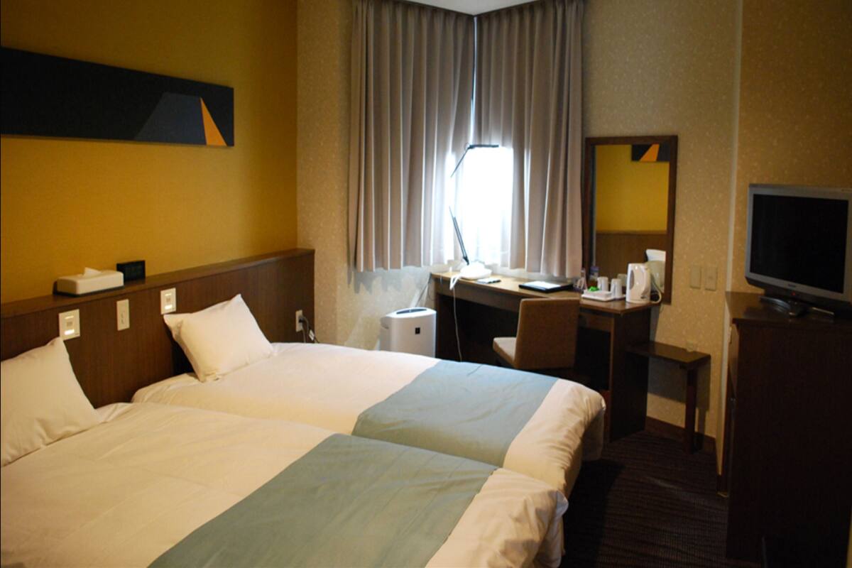 In-room safe, desk, iron/ironing board (on request), WiFi (free)