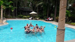 Kolam renang terbuka