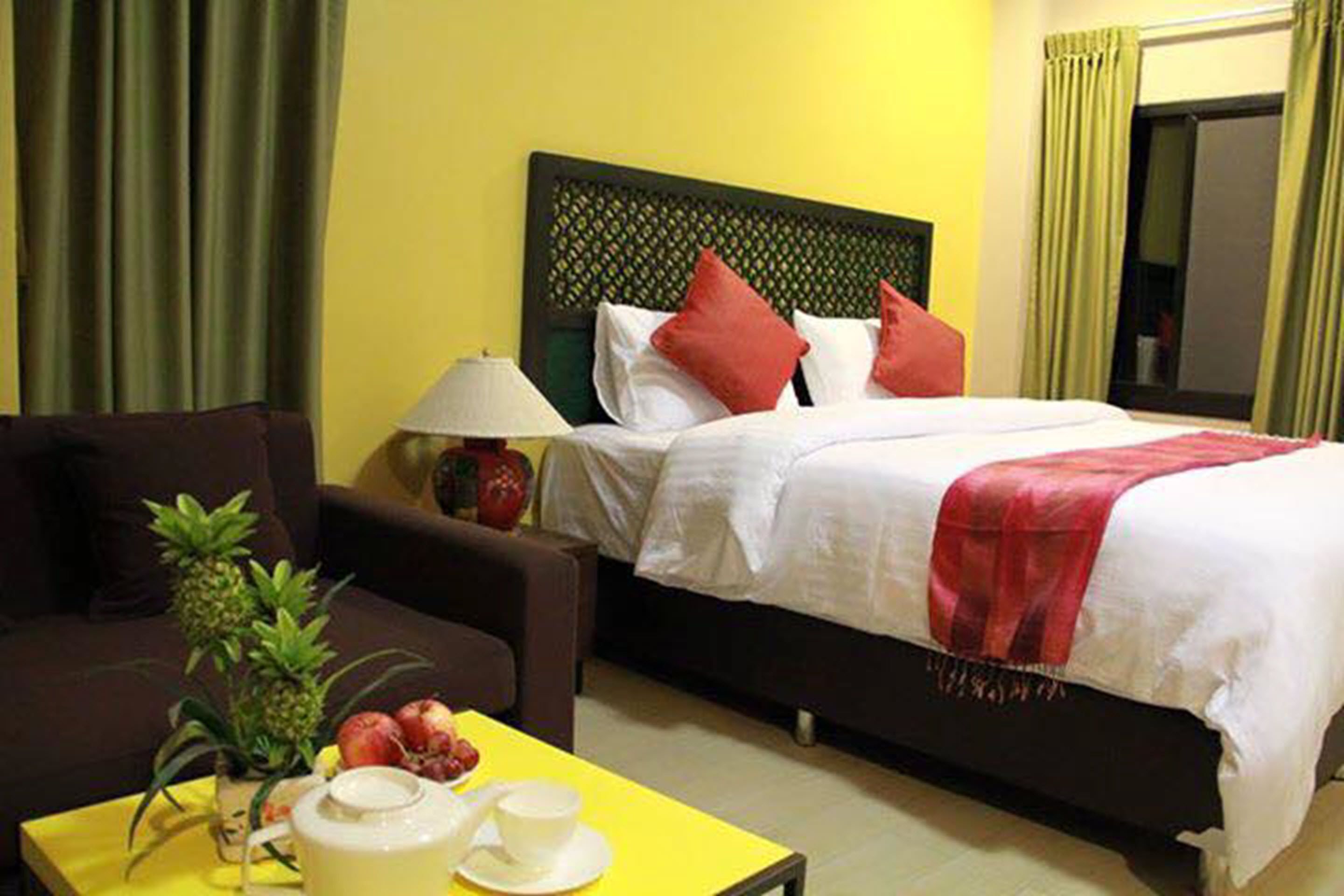 deluxe king room | desk, blackout curtains, free wifi, bed sheets