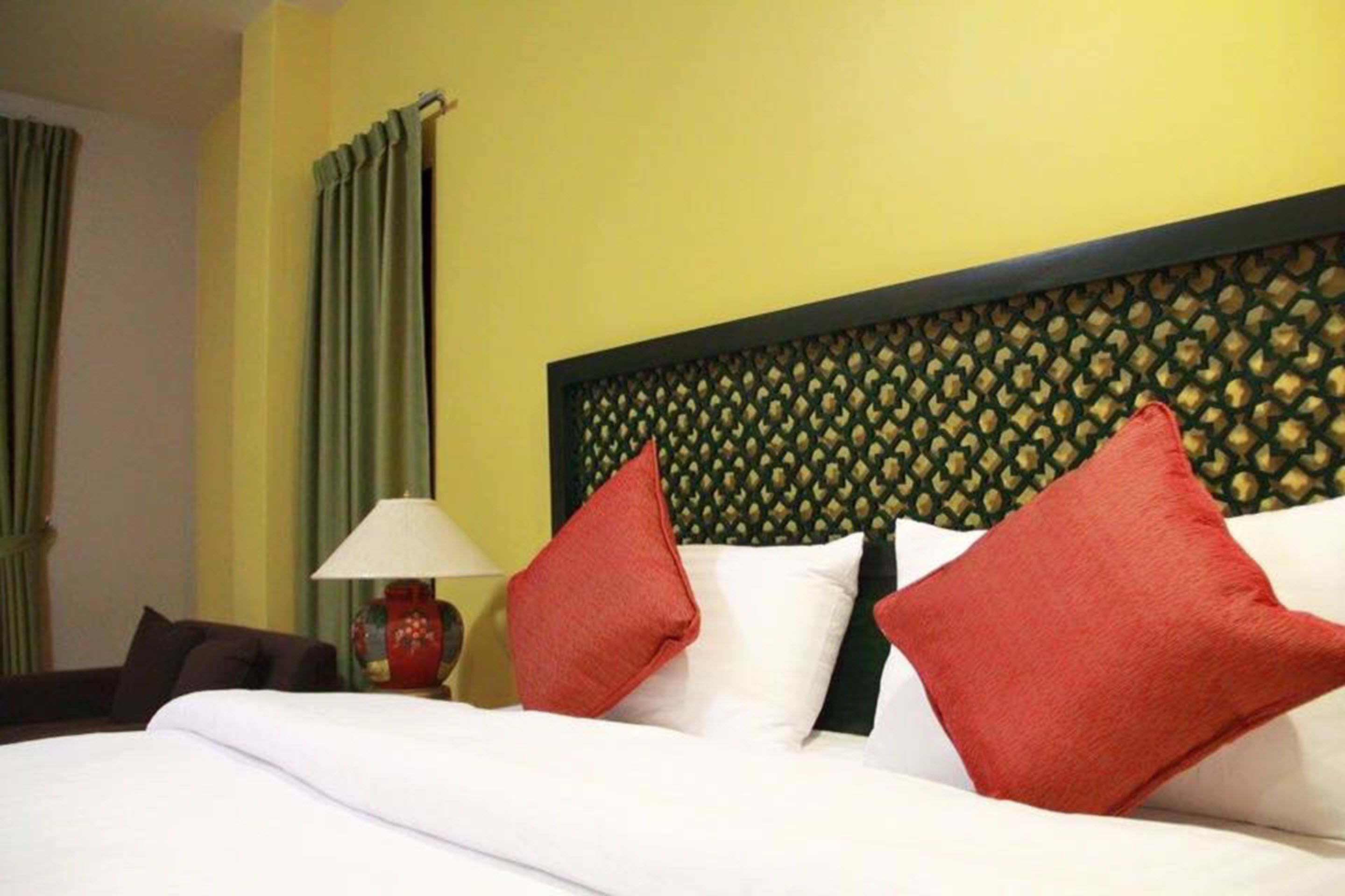 deluxe king room | desk, blackout curtains, free wifi, bed sheets
