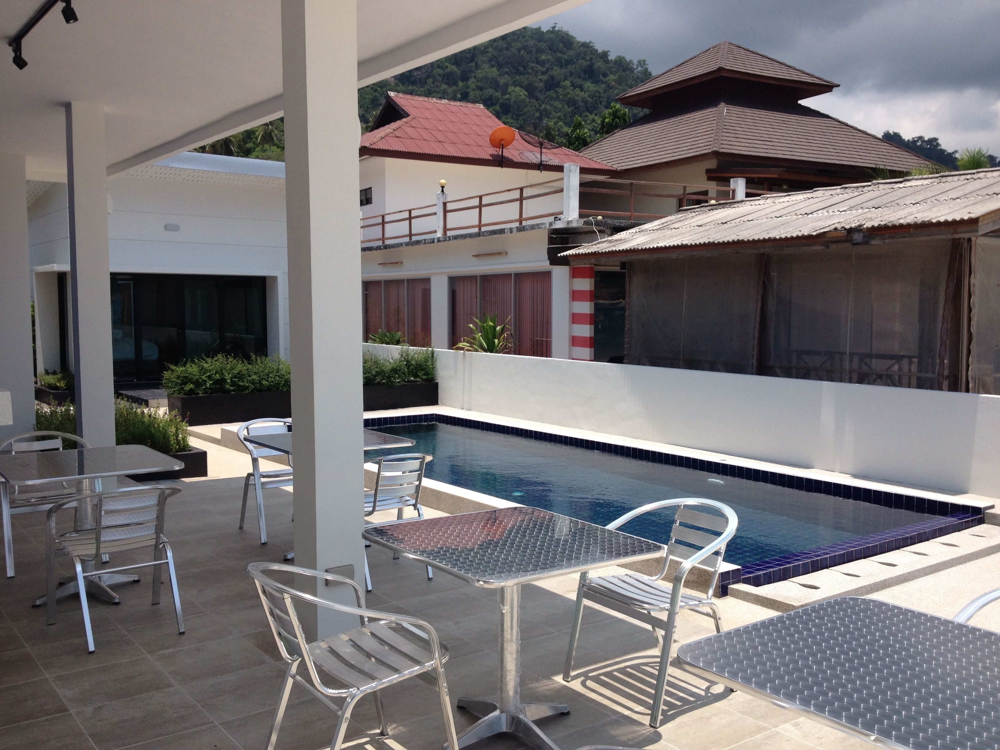 breakfast, lunch, dinner served; thai cuisine