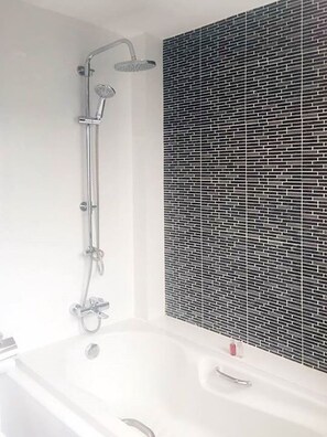 Bathroom shower - Limelight Village (Ko Pha-ngan)