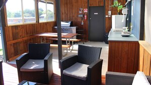 An outdoor patio area with wicker chairs, a grill, and a bar counter. - Portland Retro Motel (Portland)