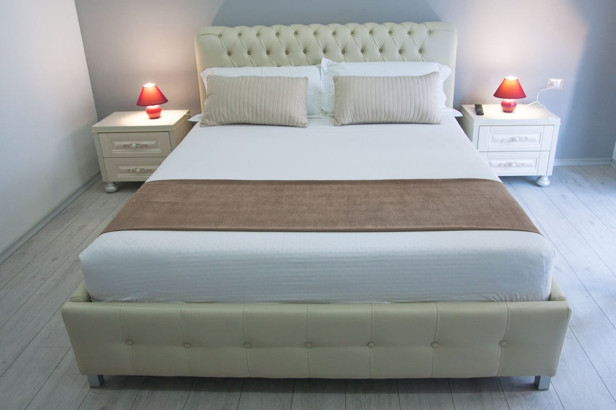 三人房 | 書桌、隔音、免費嬰兒床、免費 Wi-Fi
