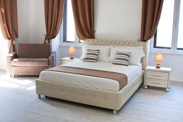 Superior Quadruple Room | Desk, soundproofing, free cots/infant beds, free WiFi