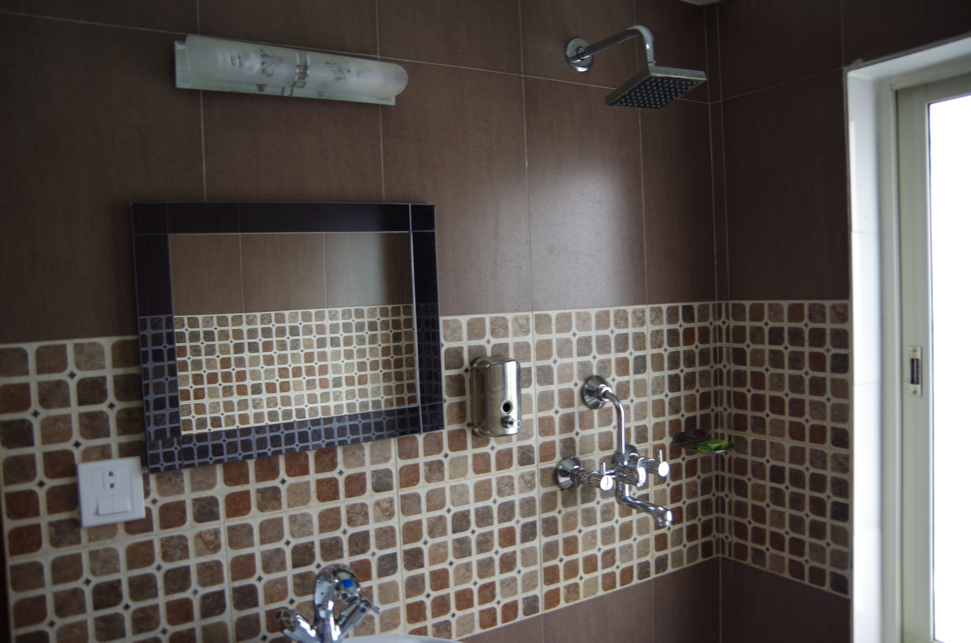 deluxe single room, private bathroom, city view | bathroom | shower, rainfall showerhead, free toiletries, hair dryer