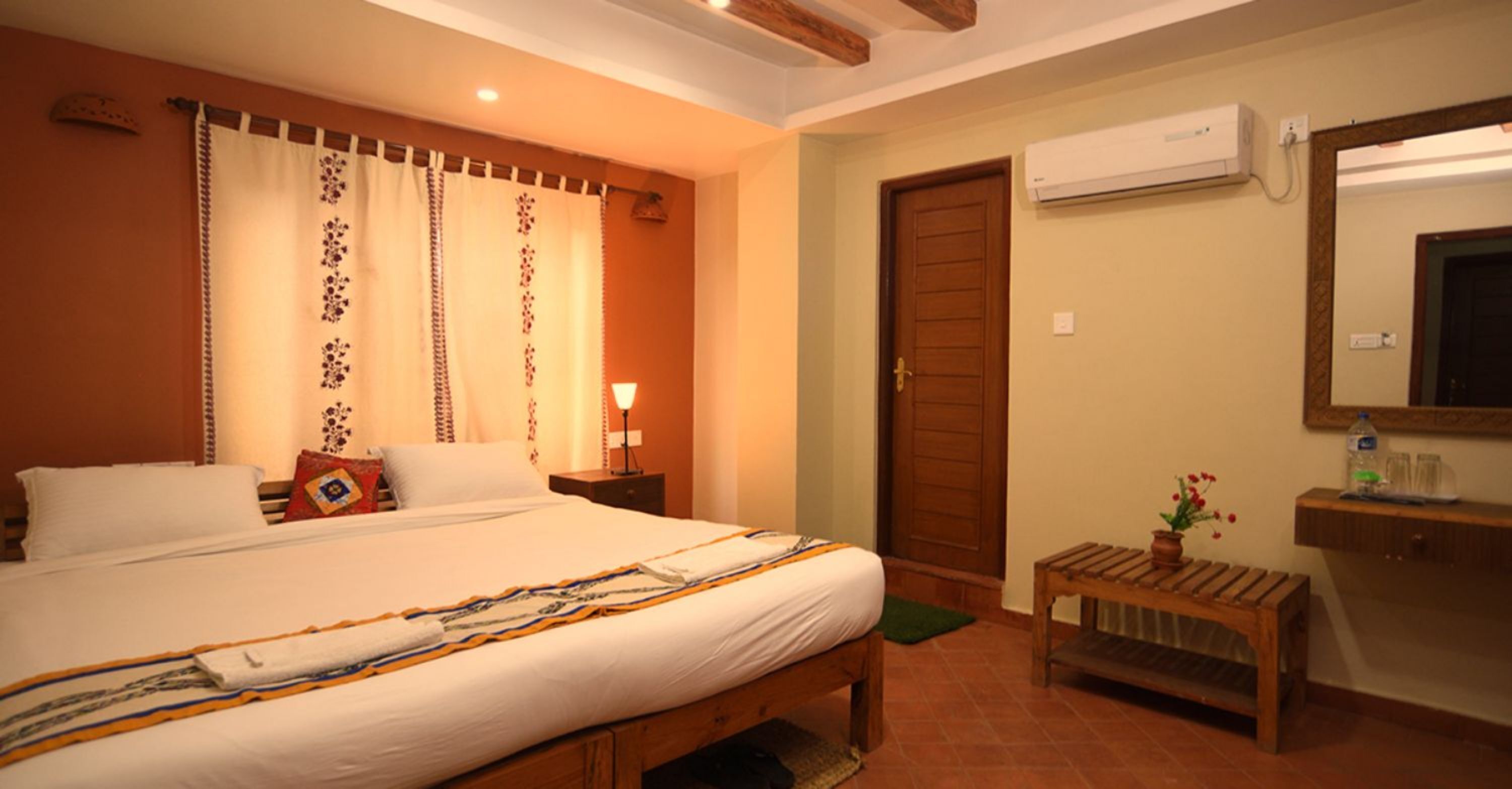 in-room safe, individually decorated, individually furnished, desk