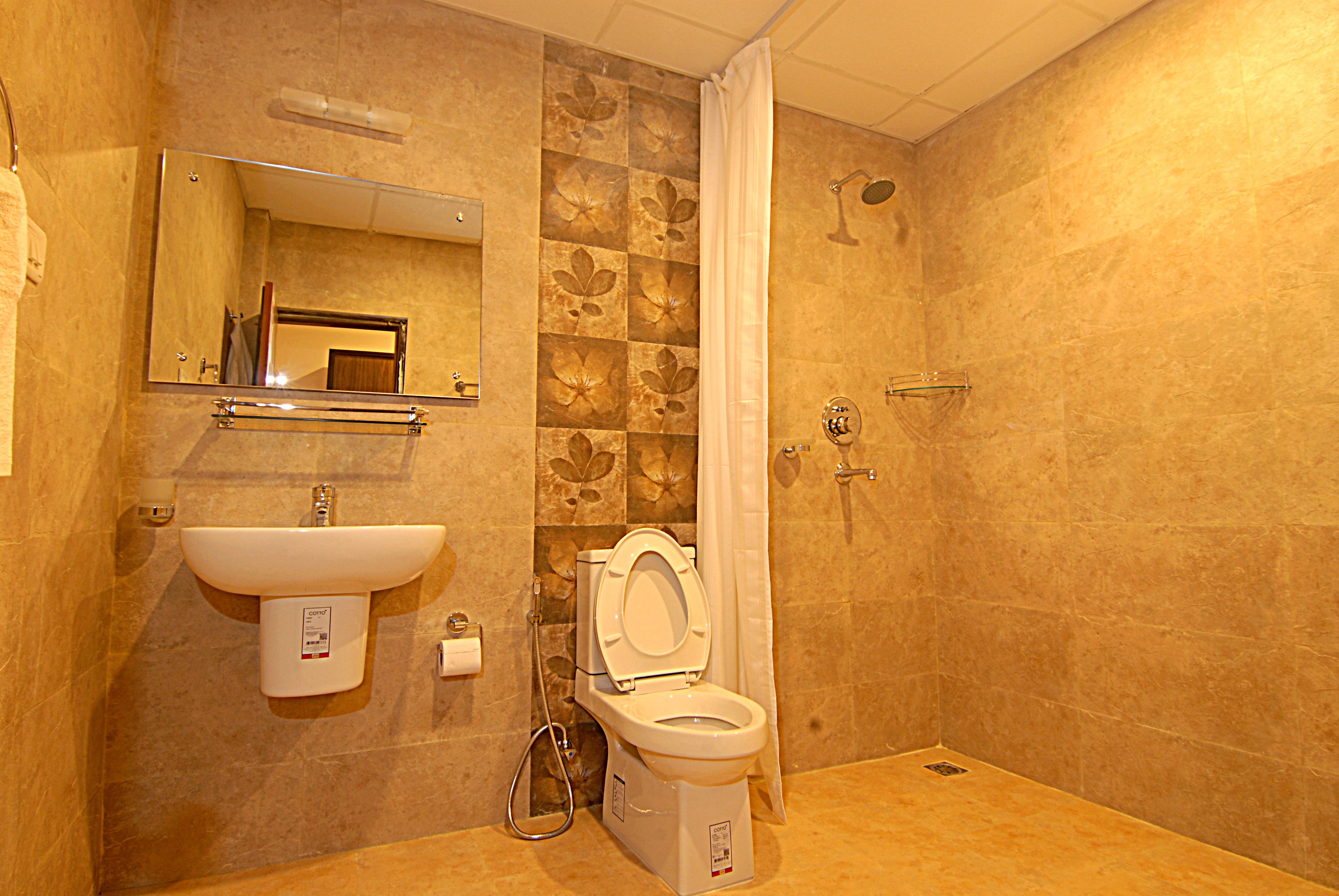 rainfall showerhead, free toiletries, hair dryer, slippers