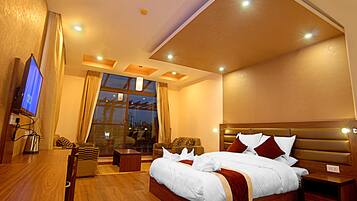 Premium bedding, minibar, in-room safe, desk