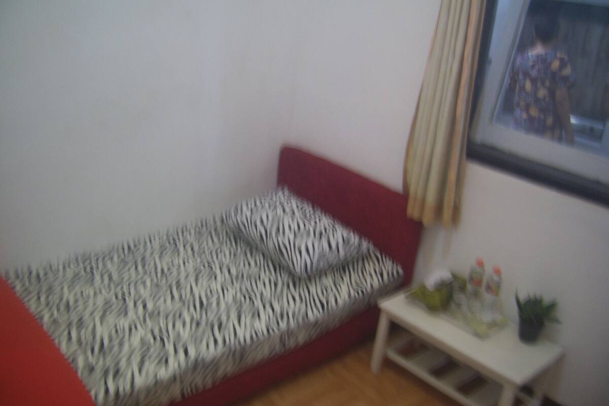 Kamar Single | Meja kerja, kedap suara, setrika/meja setrika, dan Wi-Fi gratis