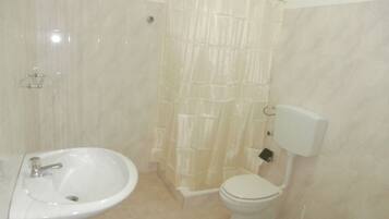 Double Room, Ocean View, Sea Facing | Bathroom | Shower, towels