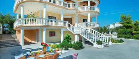 Frühstück, Mittagessen, griechische Küche, Blick auf den Pool