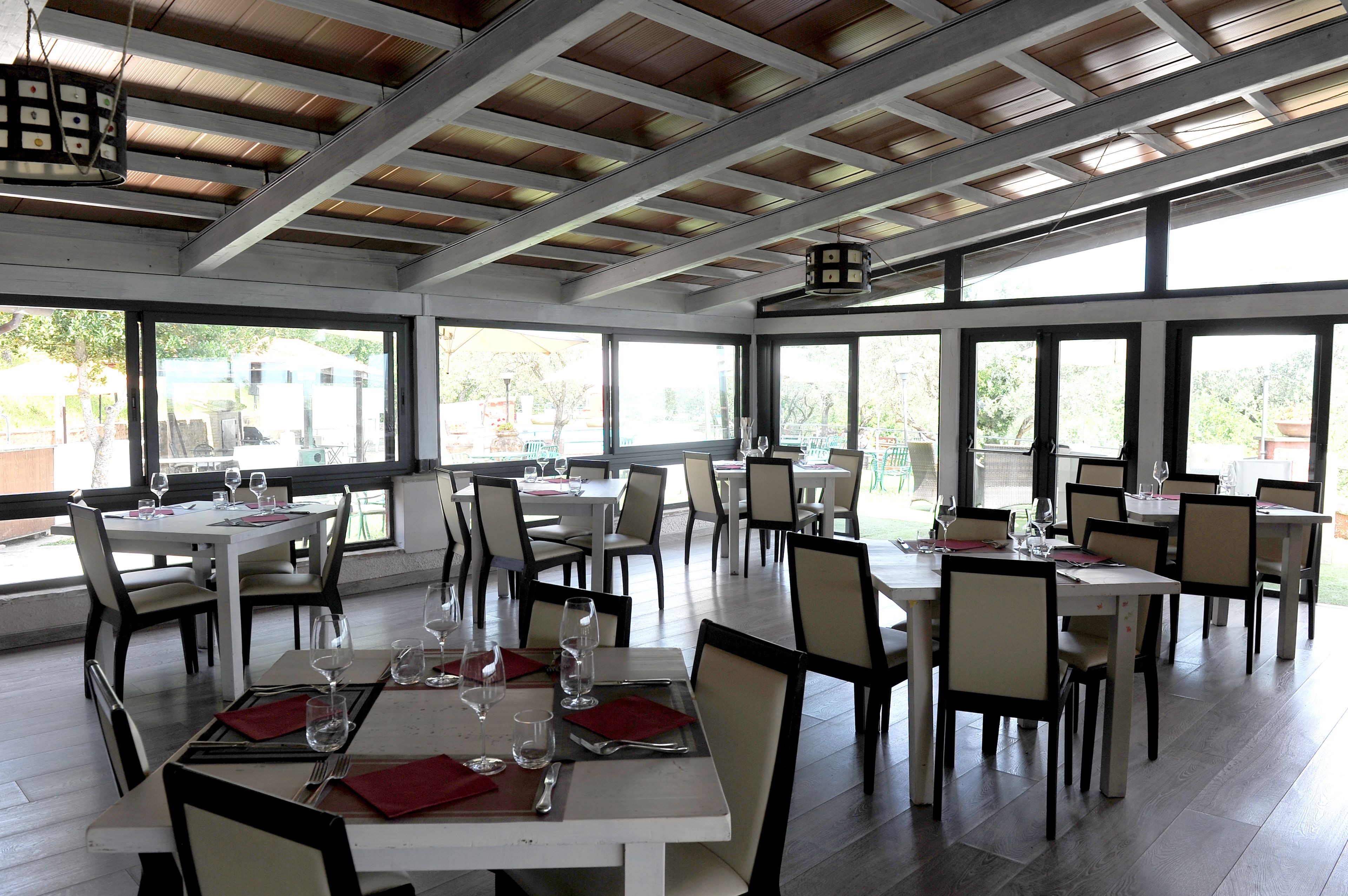 Breakfast, lunch, dinner served; Italian cuisine, pool views 