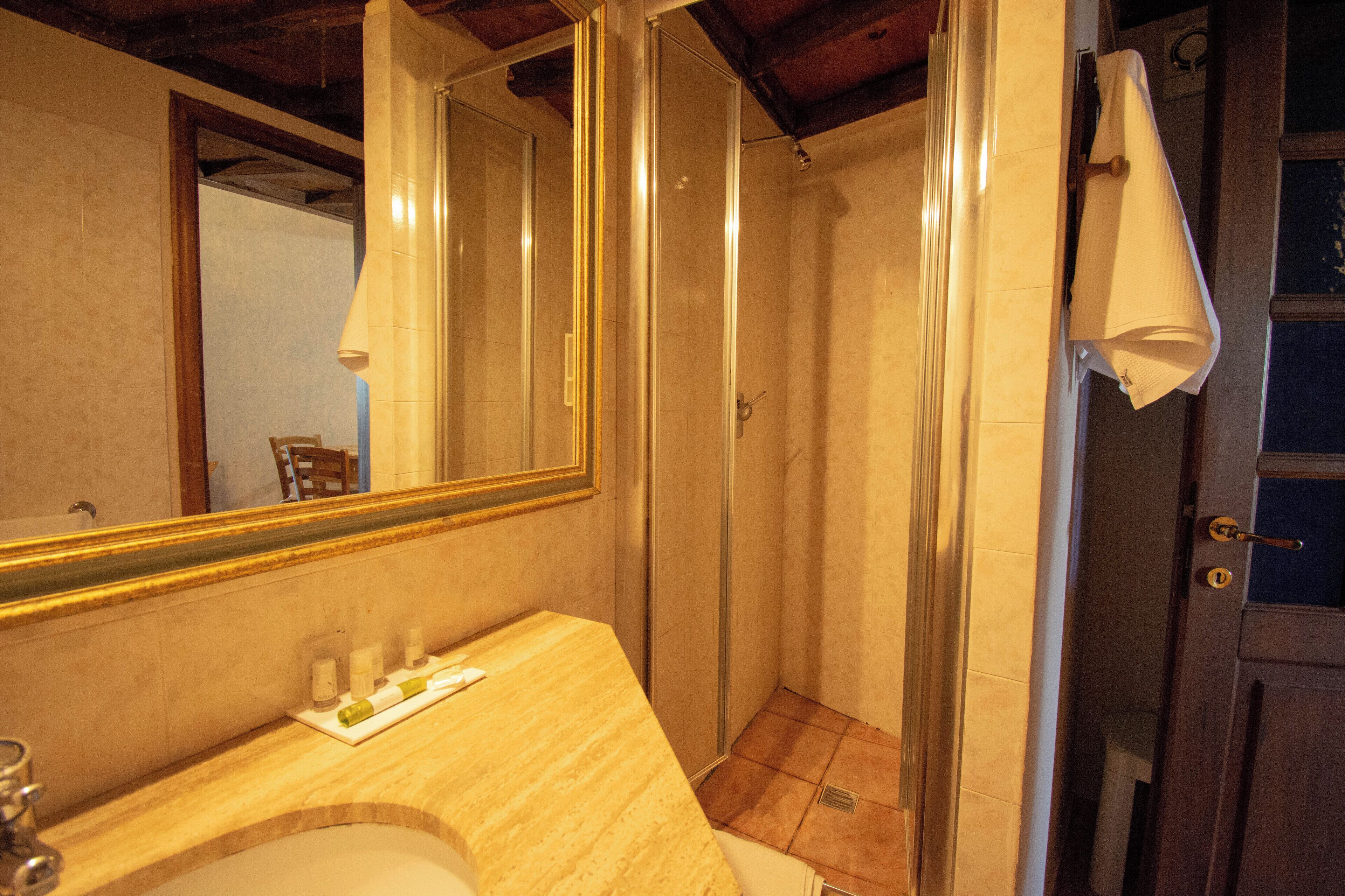 double room | bathroom | shower, free toiletries, hair dryer, bidet