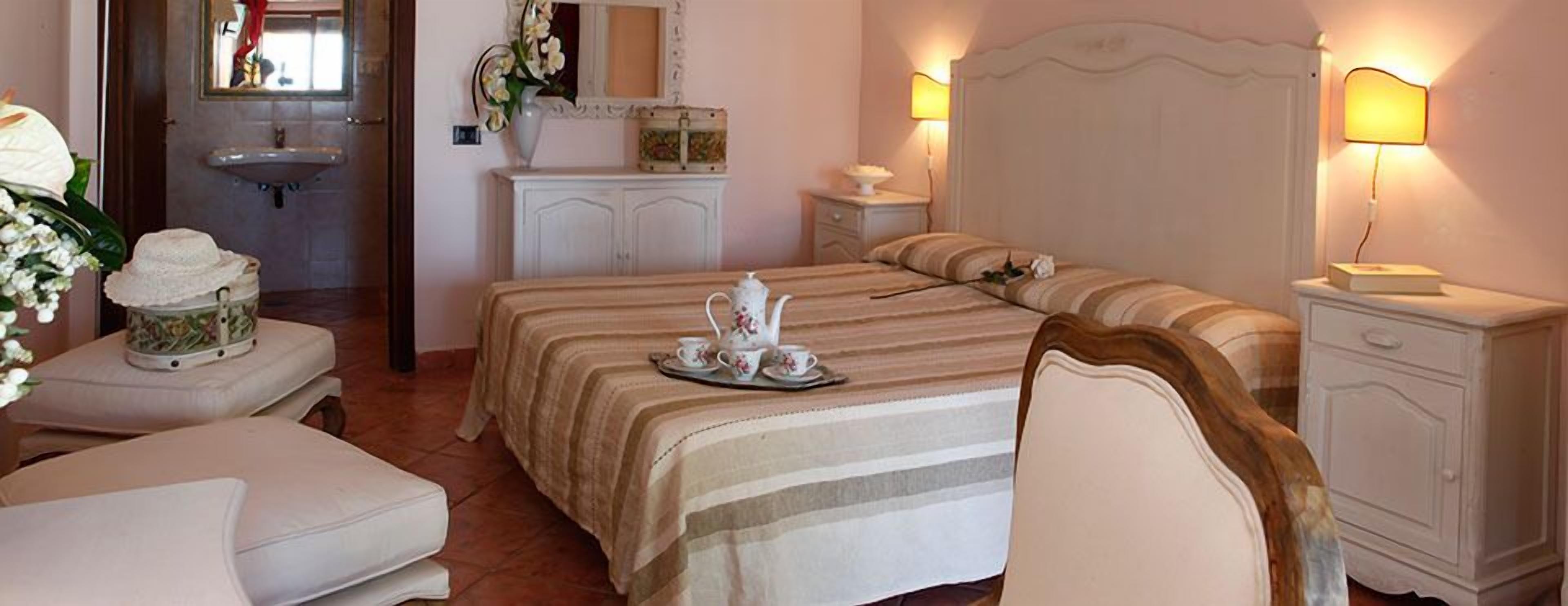 triple room | in-room safe, desk, cots/infant beds, rollaway beds