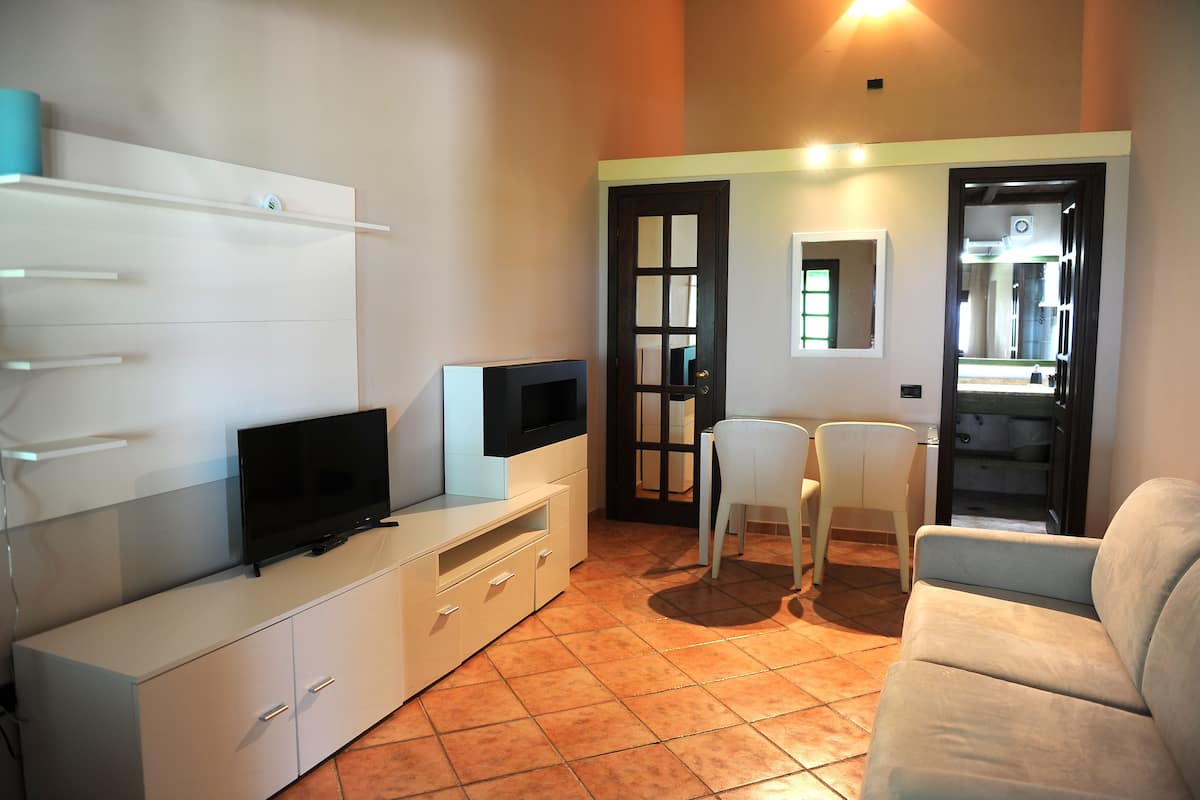 suite | in-room safe, desk, cots/infant beds, rollaway beds