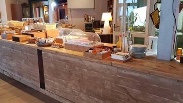 Free daily buffet breakfast