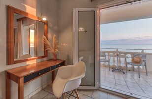 Caja de seguridad en la habitación y escritorio 