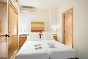 Standard Studio | 1 bedroom, in-room safe, desk, blackout curtains