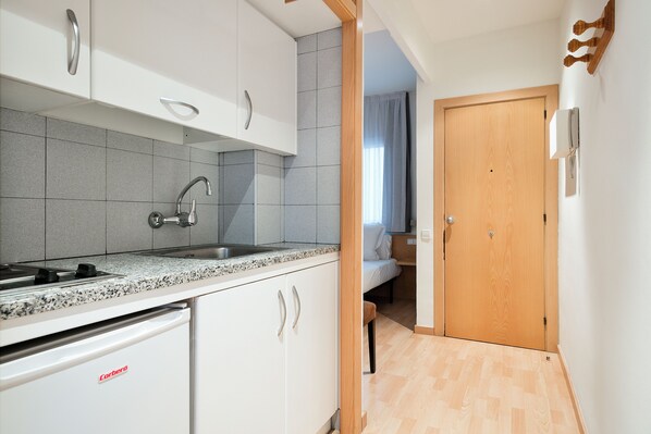 Standard Studio | Private kitchen | Fridge, microwave, stovetop, electric kettle