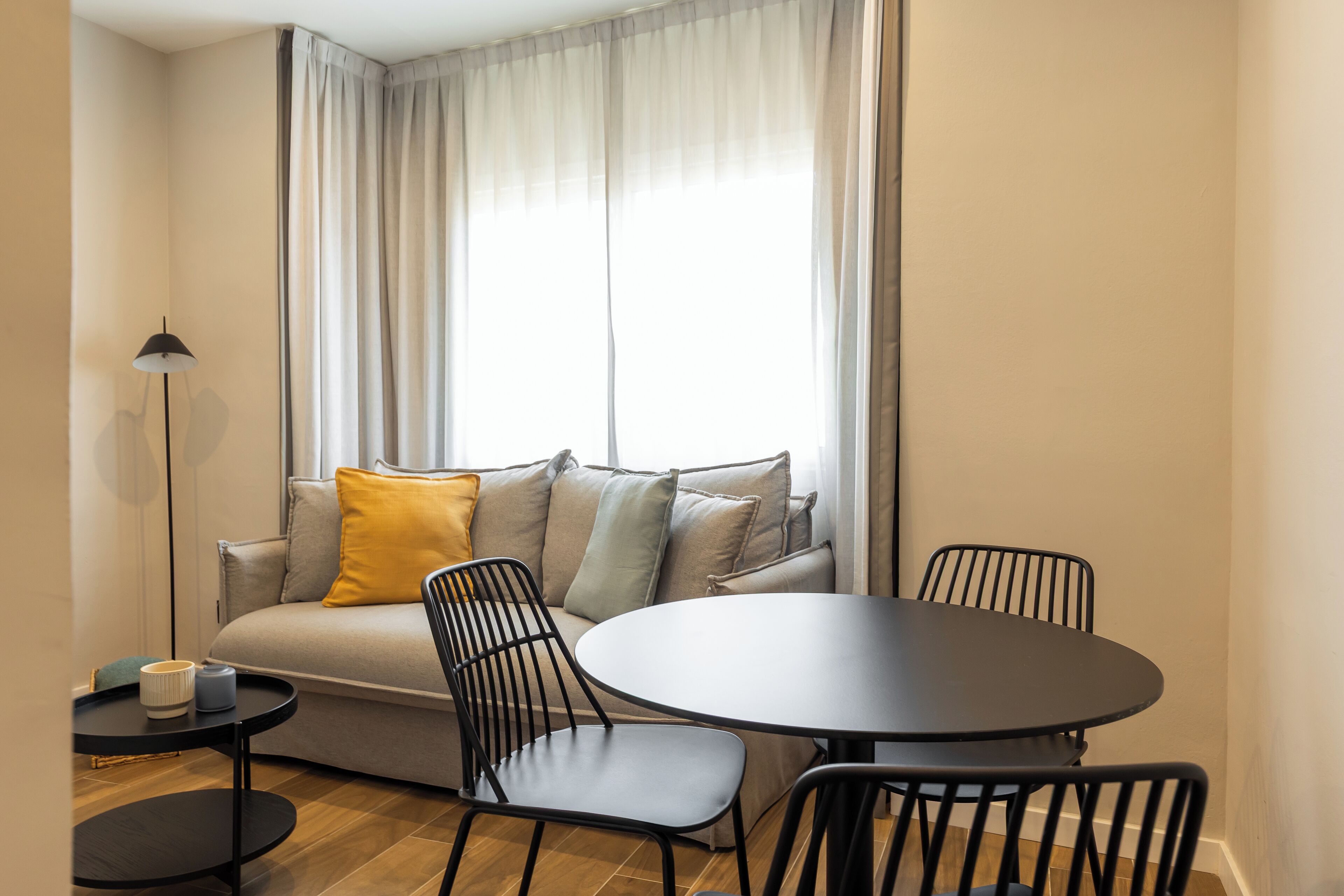 Studio | Woonruimte | Een flatscreentelevisie