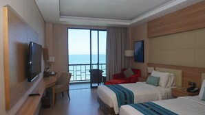 Premier Twin kamer | Een kluis op de kamer, een bureau, een laptopwerkplek, gratis wifi