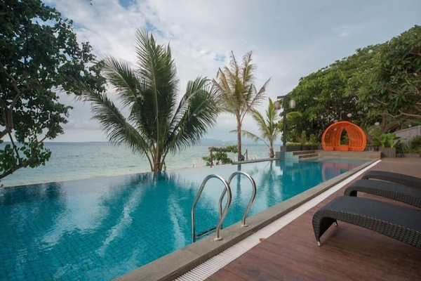 2 kolam renang outdoor