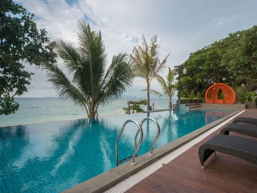 2 座室外游泳池