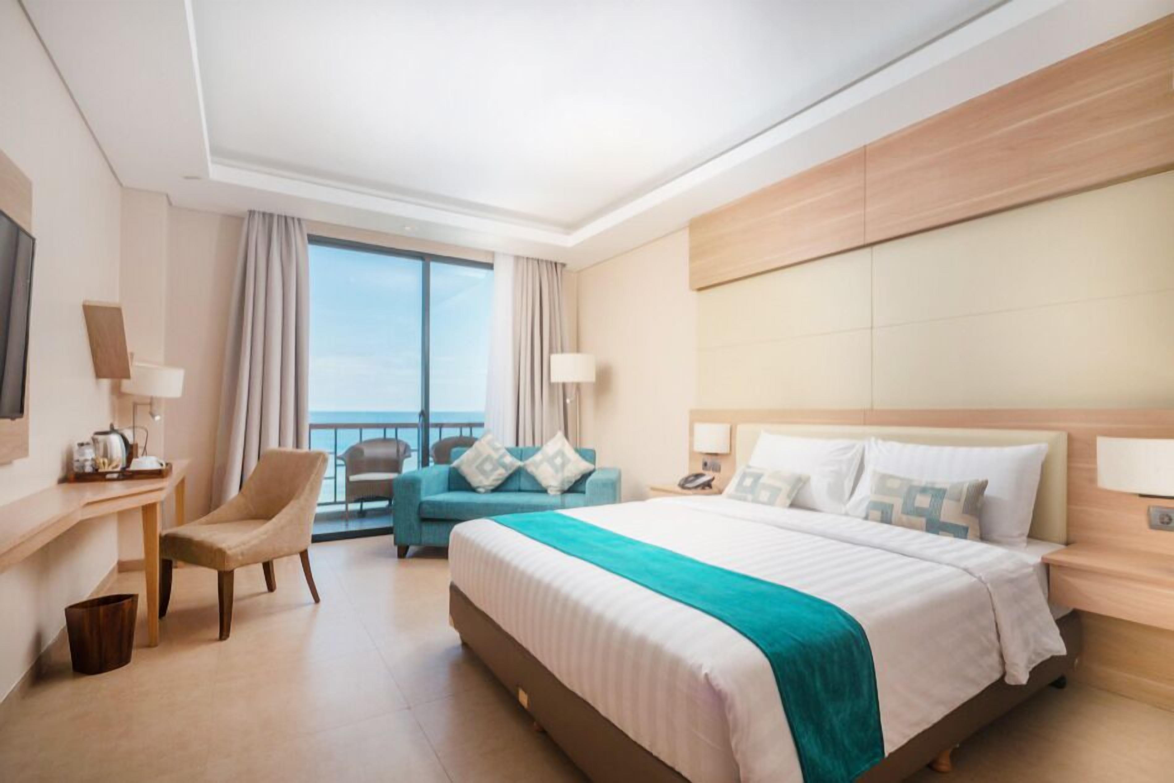 premier double room | in-room safe, desk, laptop workspace, free wifi