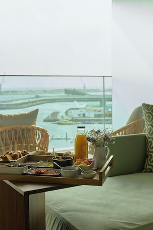 Deluxe Double Room, Sea View | Minibar, in-room safe, soundproofing, free WiFi. Octant Ponta Delgada