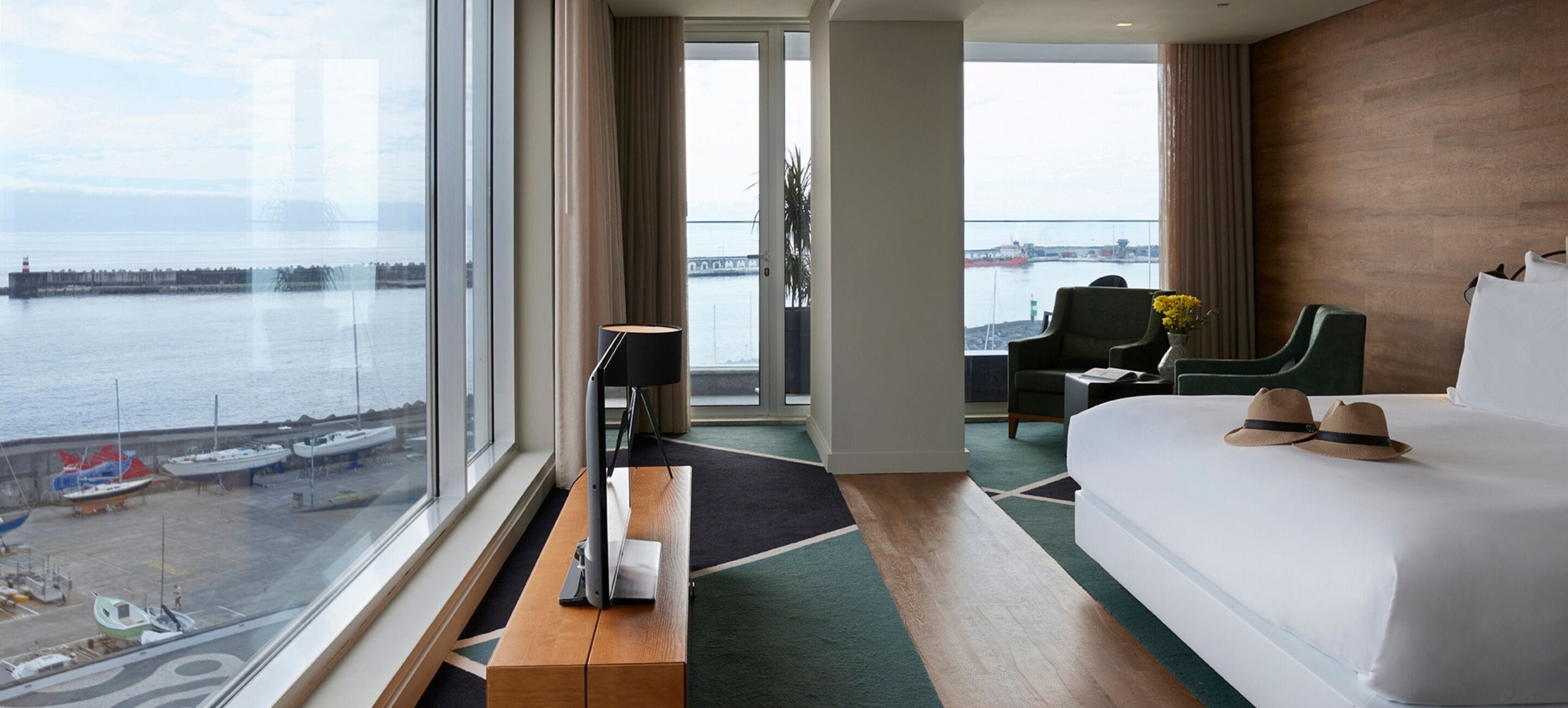 suite, sea view | minibar, in-room safe, soundproofing, free wifi