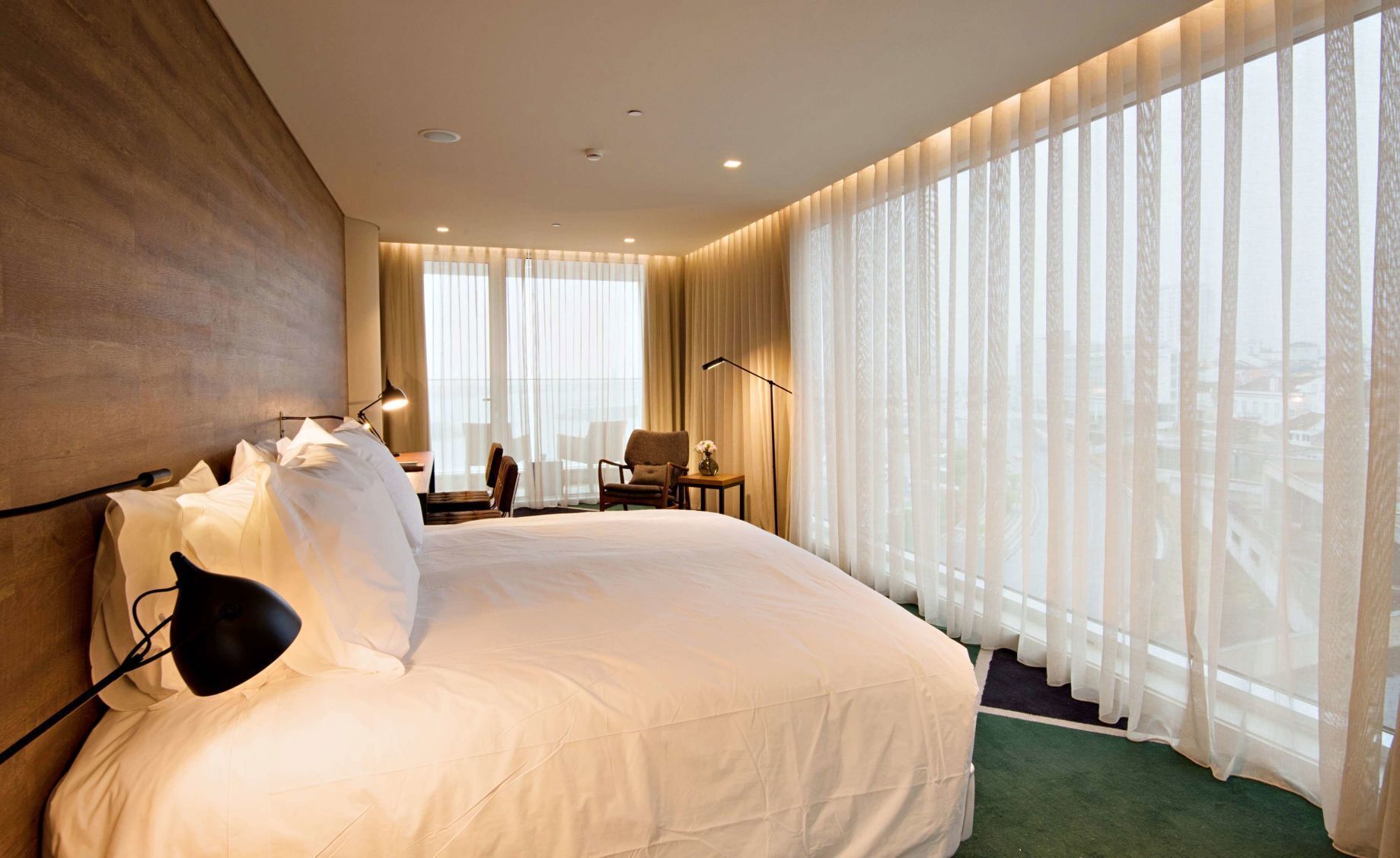 Minibar, in-room safe, soundproofing, free WiFi