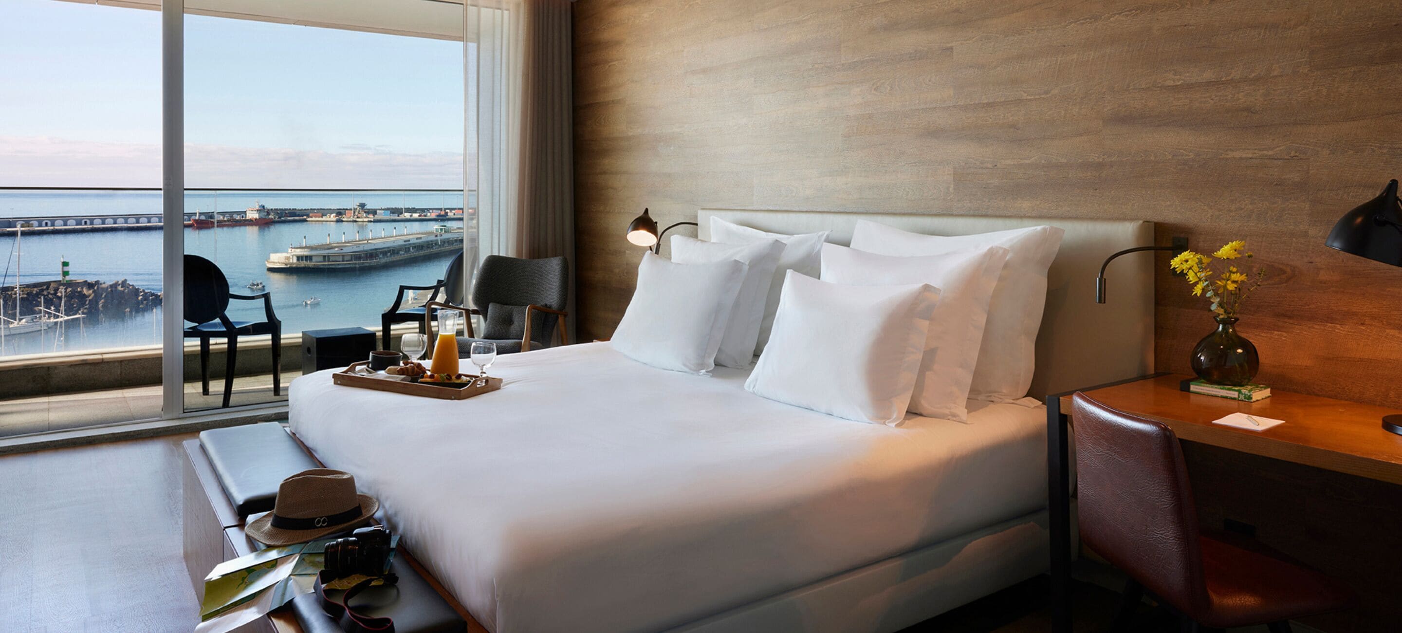 Deluxe Double Room, Sea View | Minibar, in-room safe, soundproofing, free WiFi