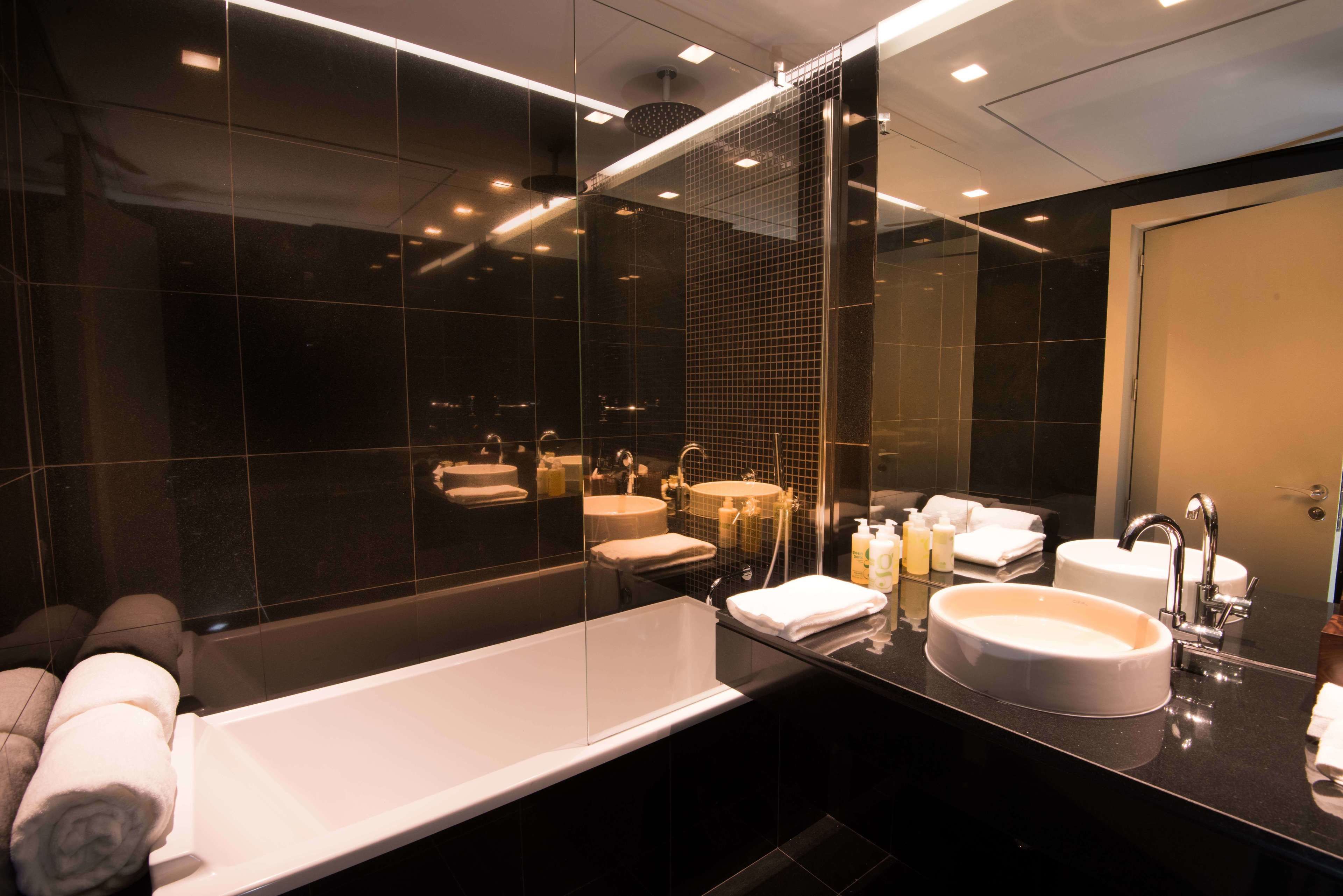 family room, 2 bedrooms, sea view | minibar, in-room safe, soundproofing, free wifi