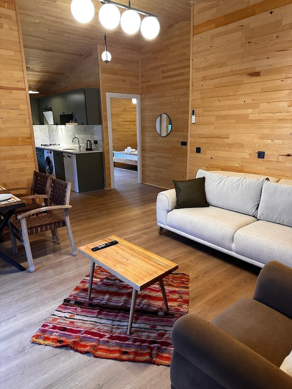 Maison, 2 chambres | Coin séjour | Télévision LCD