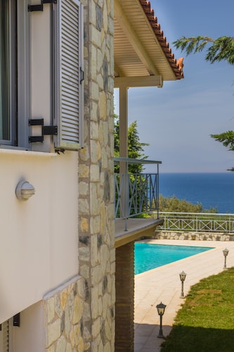 Corinthian Residence