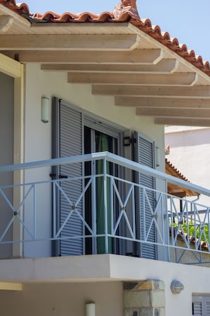 Villa, 4 chambres | Balcon